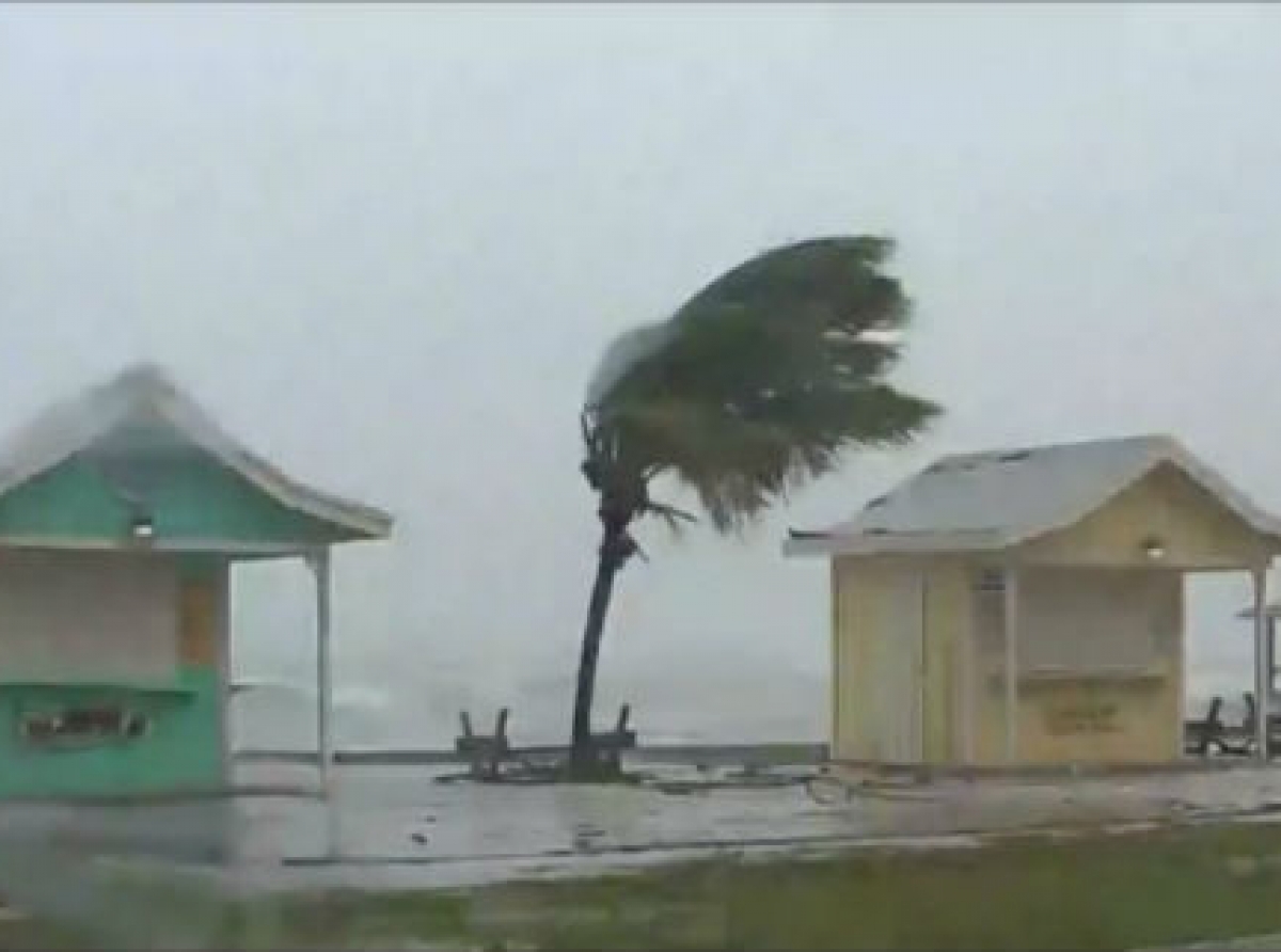 Hurricane Smashes Bahamas