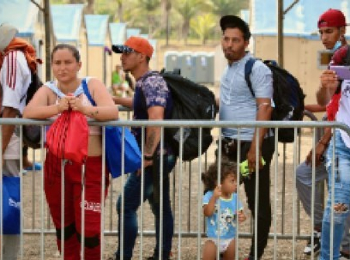 Migrants wait to be registered at the San Vicente reception station after crossing the Darién Gap. (Photo: IOM)