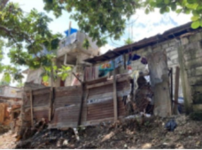 Conditions in improvised sites are extremely dire. More than half of them don’t have latrines, and where they exist, they fall far below basic hygiene standards. Photo: IOM