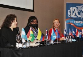 PAHO director Dr. Carissa Etienne (center) at the regional workshop in Argentina where she called for countries to increase investment in epidemic and pandemic preparedness.