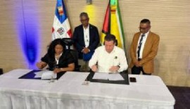 The MOU being signed between AAMOTI and the UNIVERSIDAD DEL CARIBE (UNICARIBE)