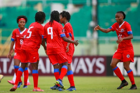 SANTO DOMINGO, REPUBLICA DOMINICANA. FEBRUARY 17th: Players of Haiti celebrates the goal during the match beetween Haiti and Honduras as part of the 2022 Concacaf Women Qualifiers road to Australia & New Zeland held at the Olimpico Felix Sanchez stadium in Santo Domingo, Republica Dominicana.(Photo: CONCACAF/STRAFFON IMAGES/MIGUEL GUTIERREZ/Mandatory Credit/Editorial Use/Not for Sale/Not Archive
