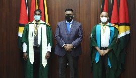 President Dr Irfaan Ali (center) and UG top students Davendra Kissoon (left) and Tomeshwor Mohabir (right)