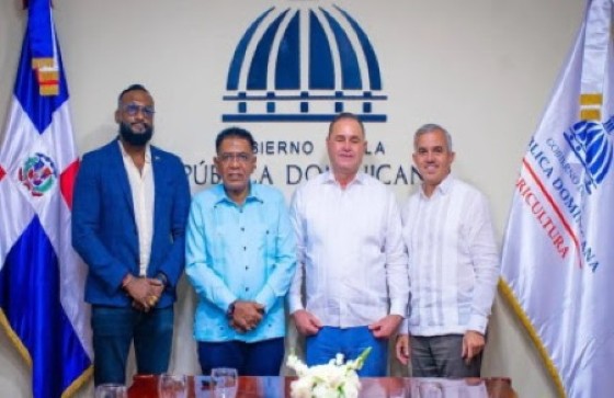 Agriculture Minister, Zulfikar Mustapha, (second from left) alongside the Dominican Republic official delegation