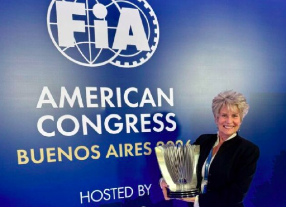 Jane Scaletta, president of the Cayman Motoring Federation, is all smiles while holding the 2026 José Abed Award. – Photos: Fédération Internationale de l’Automobile