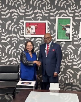 Jamaica’s Tourism Minister Edmund Bartlett meets with his South African counterpart Patricia de Lille during conference in Cape Town (JIS Photo)