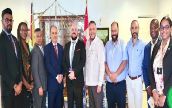 members of the visiting Canadian trade mission