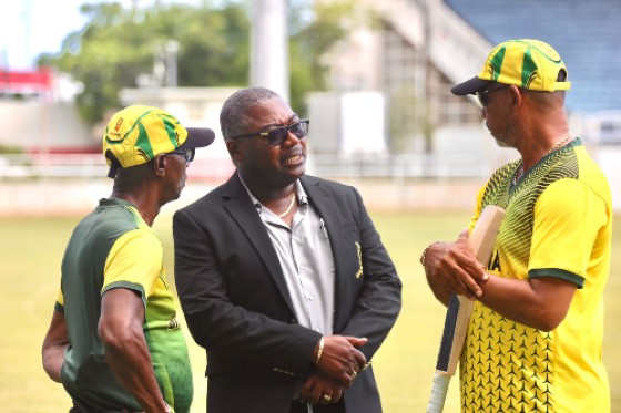 JCA CEO, Courtney Francis (c), in conversation with Jamaica Scorpion coaches Terrence Corke (i) and Robert Haynes.