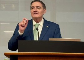 Director of the Pan American Health Organization (PAHO), Dr. Jarbas Barbosa