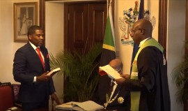 Prime Minister Dr. Terrance Drew taking the oath of office before Justice Trevor Ward (via GIS Barbados)