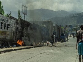 Fires burn on streets in the Cité Soleil area of Port-au-Prince. (UN Photo)