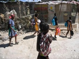 Families leave their homes in the Pétion-ville commune in Port-au-Prince, (Photo courtesy Human Rights Watch)