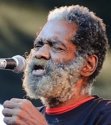 Byles, Junior