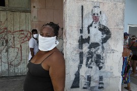 A woman wearing a mask to protect herself from the coronavirus in Havana, Cuba. (Credit: Jorge Luis Baños / IPS)