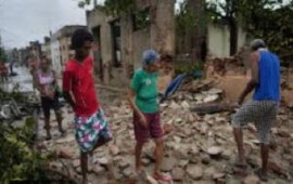 Haitians assessing the damage caused by Melissa The Director General of Civil Protection, Emmanuel Pierre, said that 10 people are still missing and that the search is continuing.