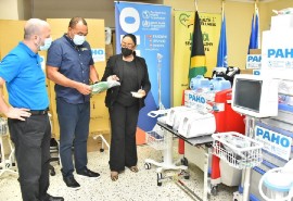 Minister of Health and Wellness, Dr. Christopher Tufton (center), is shown new medical equipment donated by PAHO by Advisor for Health Emergencies at PAHO country office in Jamaica, Dr. Marion Bullock DuCasse (right). Looking on is PAHO/WHO representative to Jamaica, Bermuda and the Cayman Islands, Ian Stein.