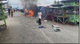 Protesters lit fires at the Mon Repos market (Newsroom Photo)