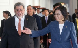 Prime Minister Dr. Ralph Gonsalves with President of Taiwan Tsai Ing-wen (CNA Photo)